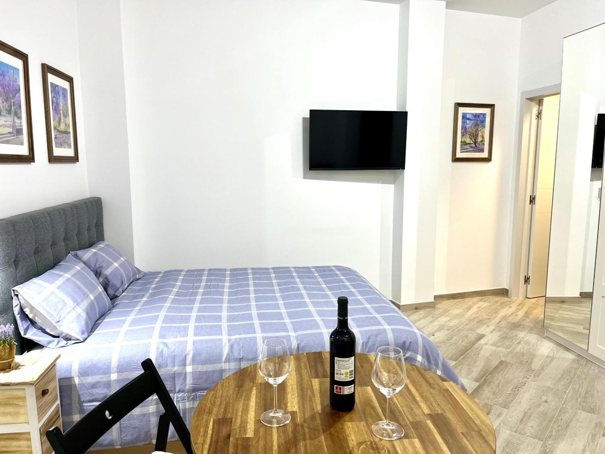 Malasana 51, New Art Apartment, Breakfast Included, Historic Center, Quite Neighborhood, Ml Málaga Kültér fotó